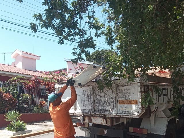 Mutirão chega ao Setor 04 e intensifica limpeza em mais de 60 bairros da cidade