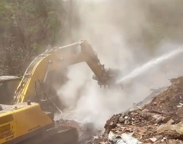 Aterro atrás do SESI segue com fumaça e mobiliza operação de resfriamento em Prudente