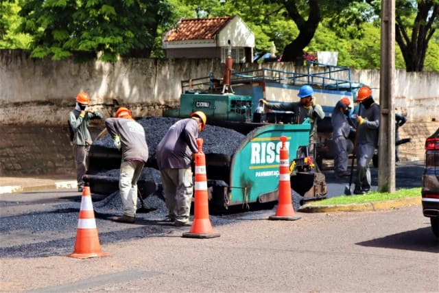 Secretaria de Obras inicia recapeamento da Avenida Saudade após trégua das chuvas em Prudente