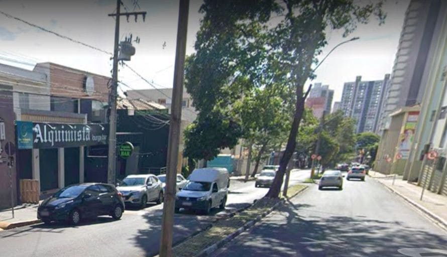 Homem dispara arma de fogo dentro de bar e foge após tumulto na Avenida da Saudade em Prudente