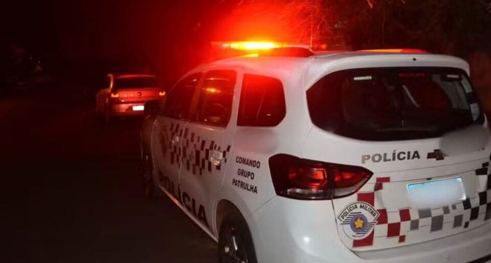 Homem é atacado a facadas pela companheira durante a madrugada em Teodoro Sampaio