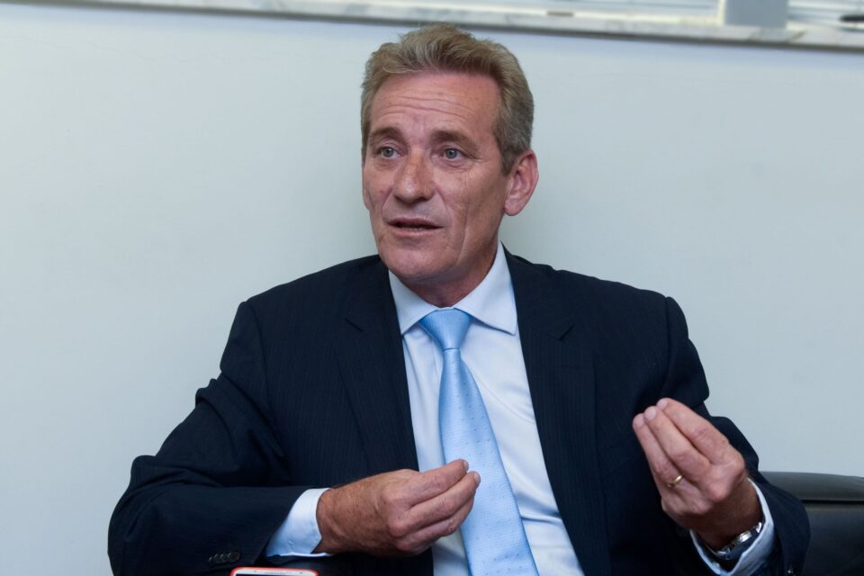 Vereadores de Presidente Prudente aprovam contas de 2022 do ex-prefeito Ed Thomas