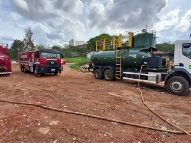 Câmeras térmicas revelam altas temperaturas em incêndio na Vila Furquim; Unesp e Defesa Civil ampliam combate