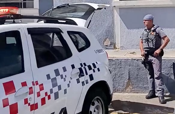 Polícia Militar impede furto de loja e prende suspeito escondido no estoque em Prudente