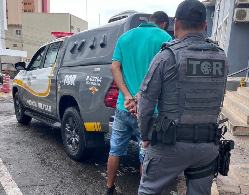 Polícia Rodoviária prende procurado da Justiça durante fiscalização na Raposo Tavares em Regente Feijó