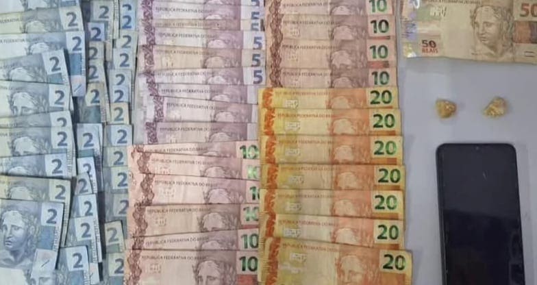 Polícia Militar prende mulher por tráfico de drogas; filho de apenas 2 anos estava junto