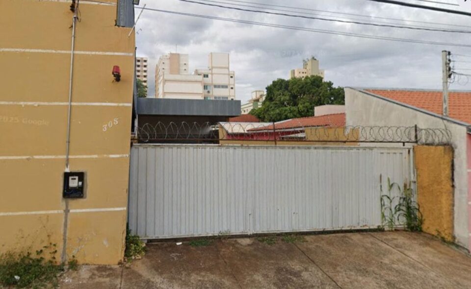 Polícia prende dois homens ao tentar furtar telhas de prédio abandonado em Prudente