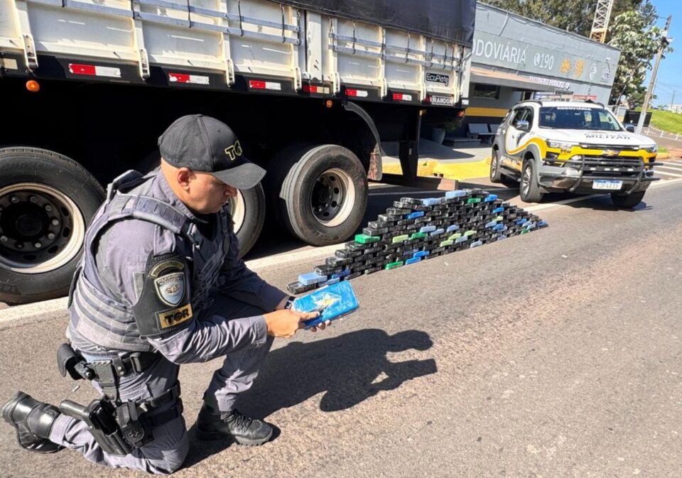 Caminhão com fundo falso é interceptado com quase 140 kg de cocaína pela Polícia Rodoviária em Presidente Prudente