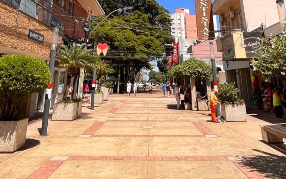 O que abre e o que fecha no Natal em Presidente Prudente: confira horários de serviços, saúde e comércio