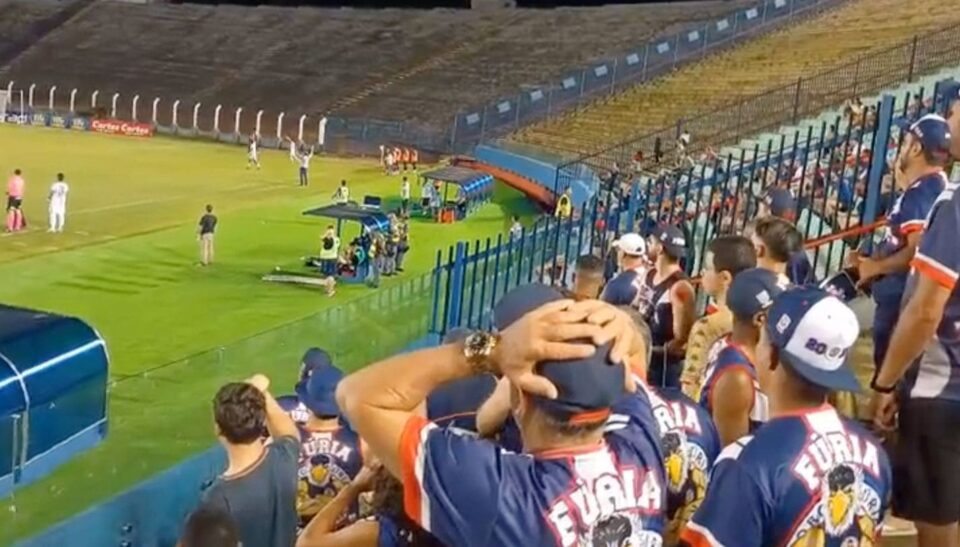 Torcida protesta e Grêmio Prudente amplia risco de queda com novo empate