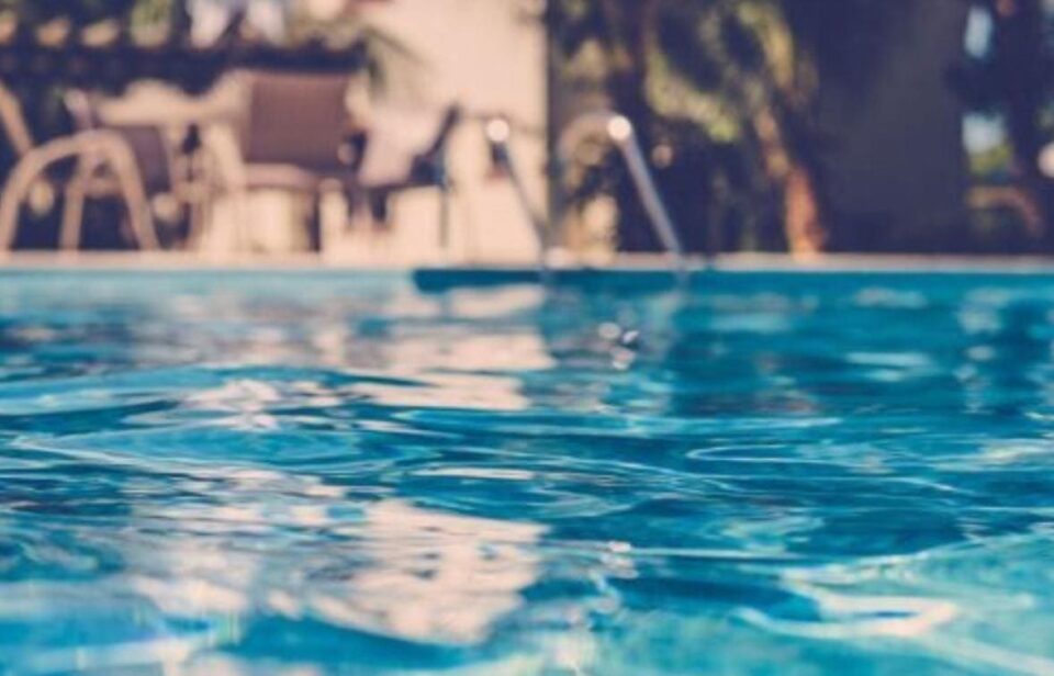 Tragédia em Prudente: criança de 3 anos morre após cair em piscina residencial