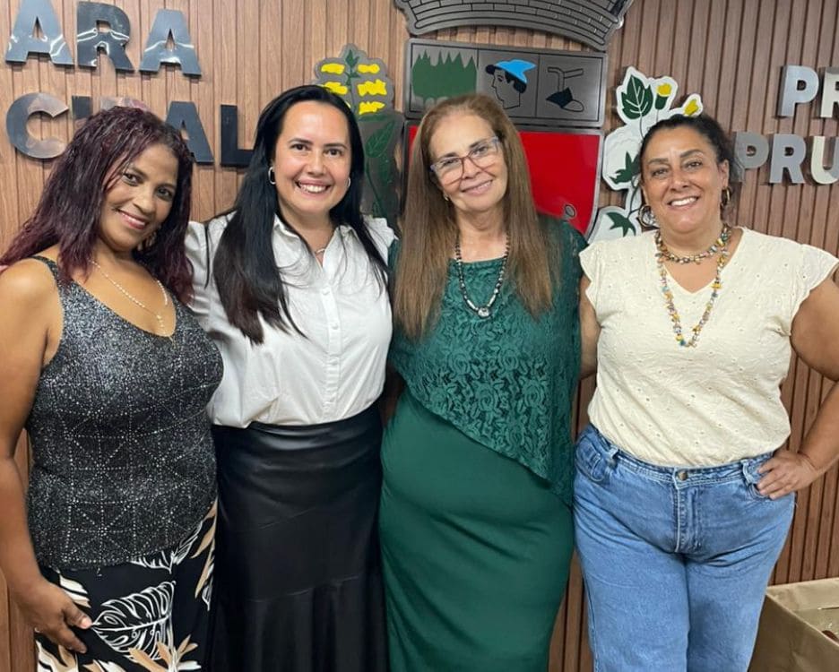 Cuidadora com 47 anos de atuação é homenageada na Câmara de Prudente