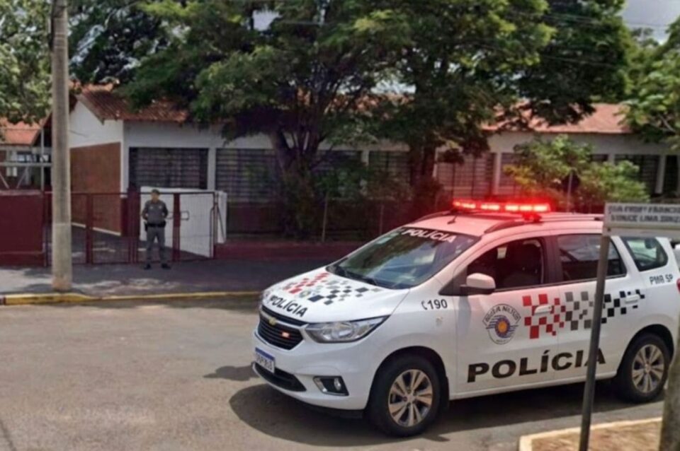 Aluno de 15 anos é trancado no banheiro e sofre agressão coletiva em escola