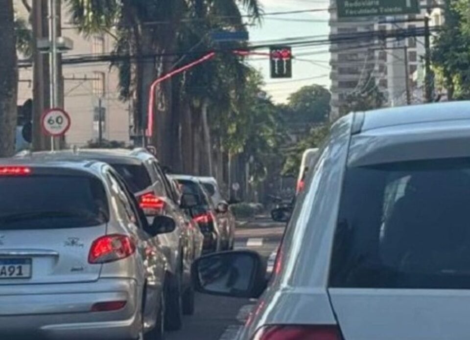 Novo sistema de semáforos com LED começa a ser implantado em Prudente