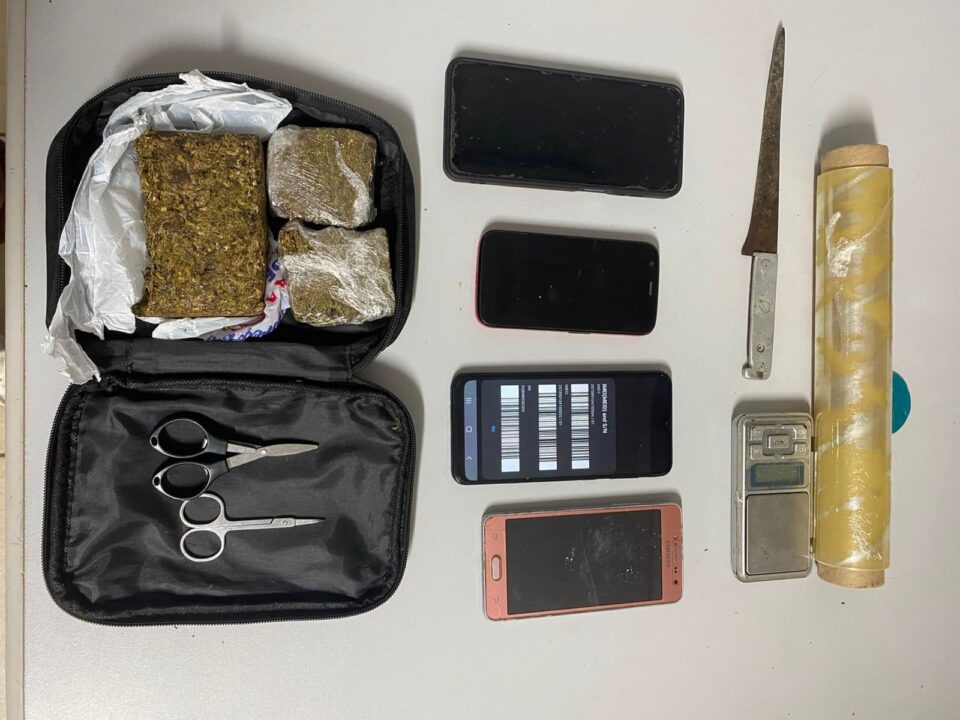 Suspeito tenta fugir, mas é preso com maconha e materiais para tráfico em Prudente