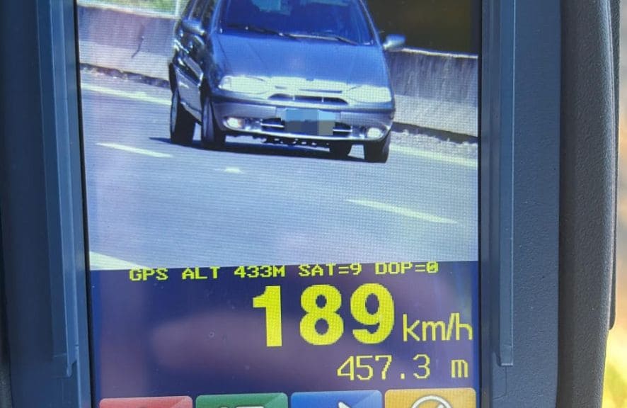 Quase o dobro do limite: carro é flagrado a 189 km/h na SP-425 em Pirapozinho
