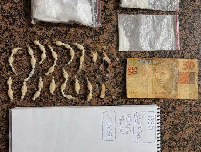 Força Tática apreende adolescente com drogas e anotações em Santo Anastácio