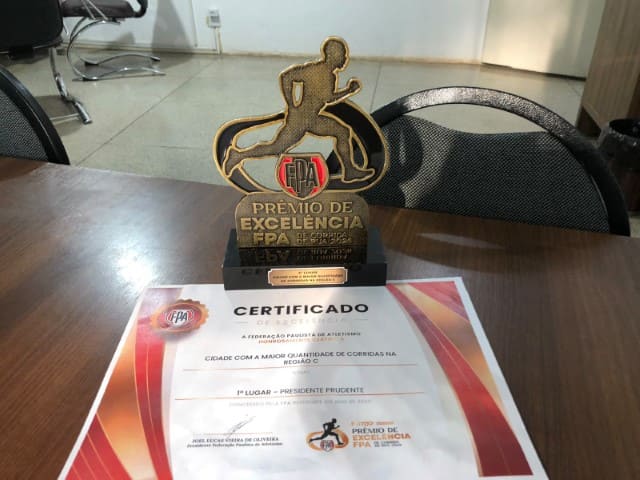 Prudente recebe prêmio pela excelência na organização de corridas de rua