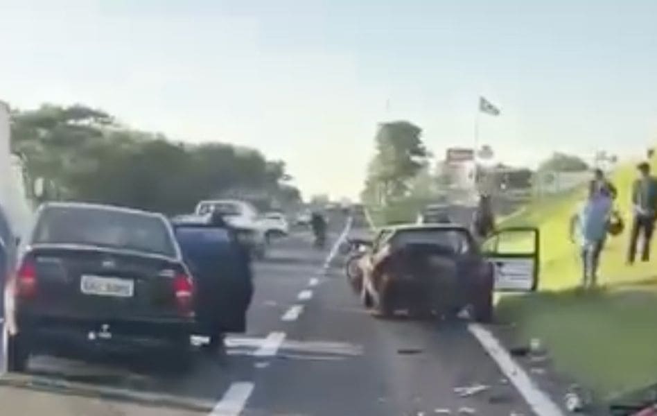 Pane mecânica provoca engavetamento com três veículos na Raposo Tavares