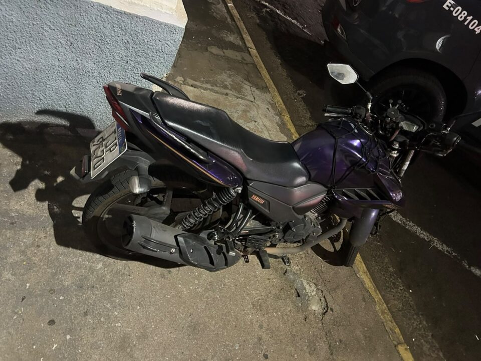 Falso passageiro rouba moto de motorista de aplicativo, mas veículo é recuperado