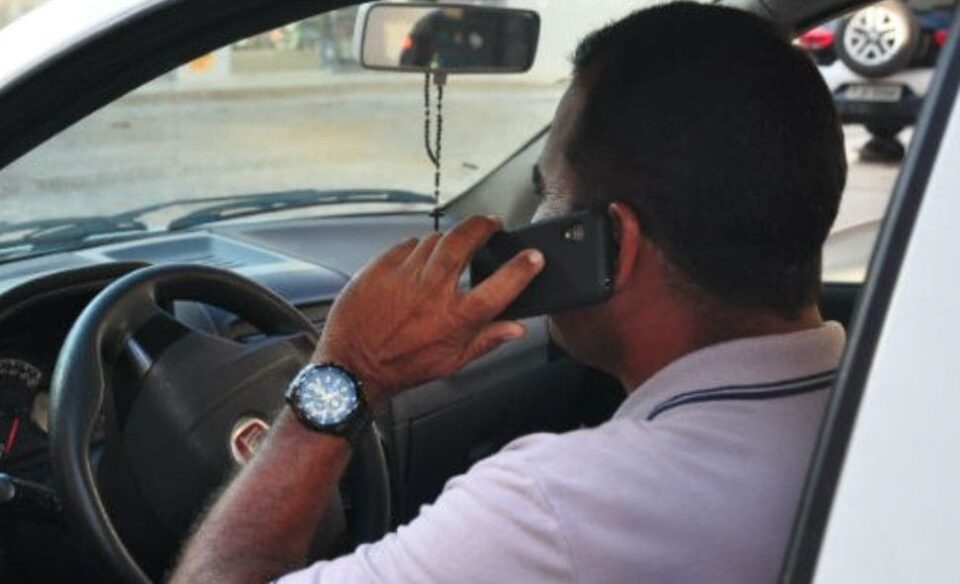 Uso do celular ao volante pode render três tipos de multa; veja as diferenças