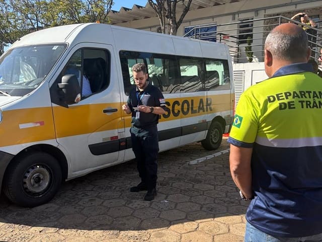 Prudente intensifica fiscalização de vans escolares e cobra vistoria atualizada