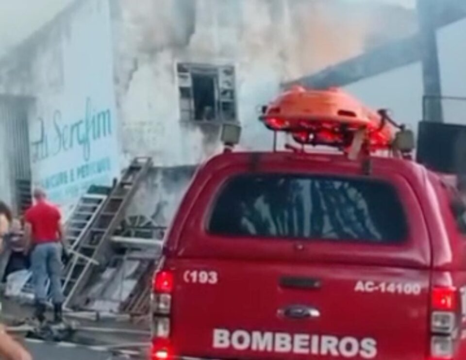 Imóvel usado para guardar materiais recicláveis é atingido por incêndio em Prudente
