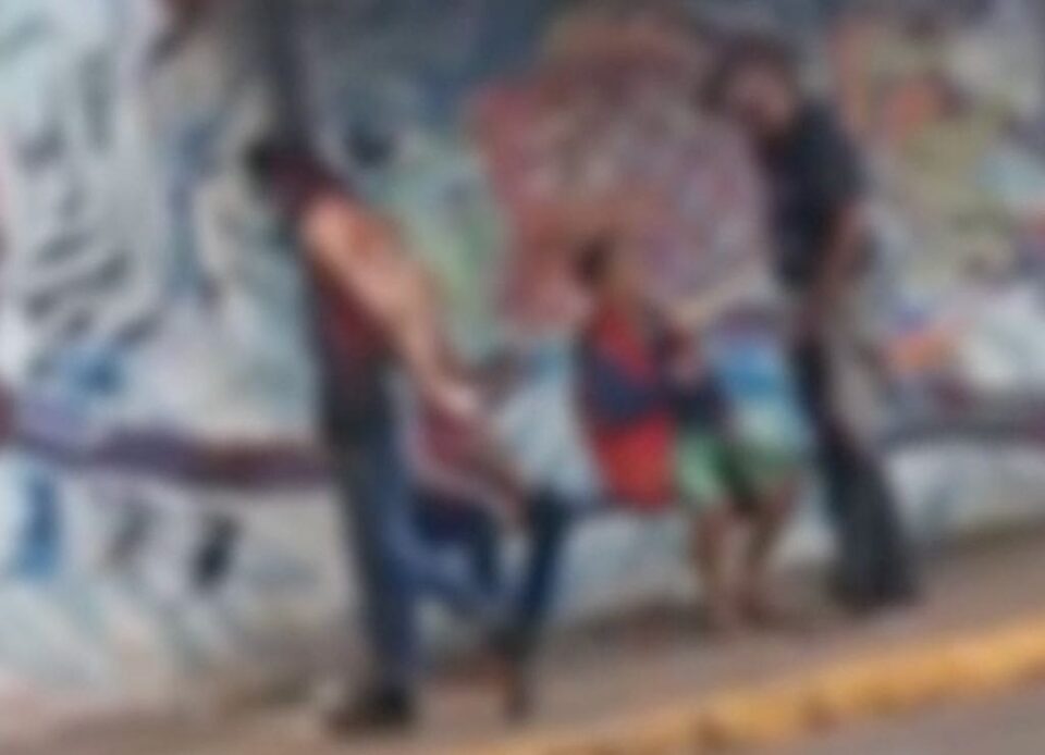 Roubo no ponto de ônibus termina com dupla presa em Presidente Prudente