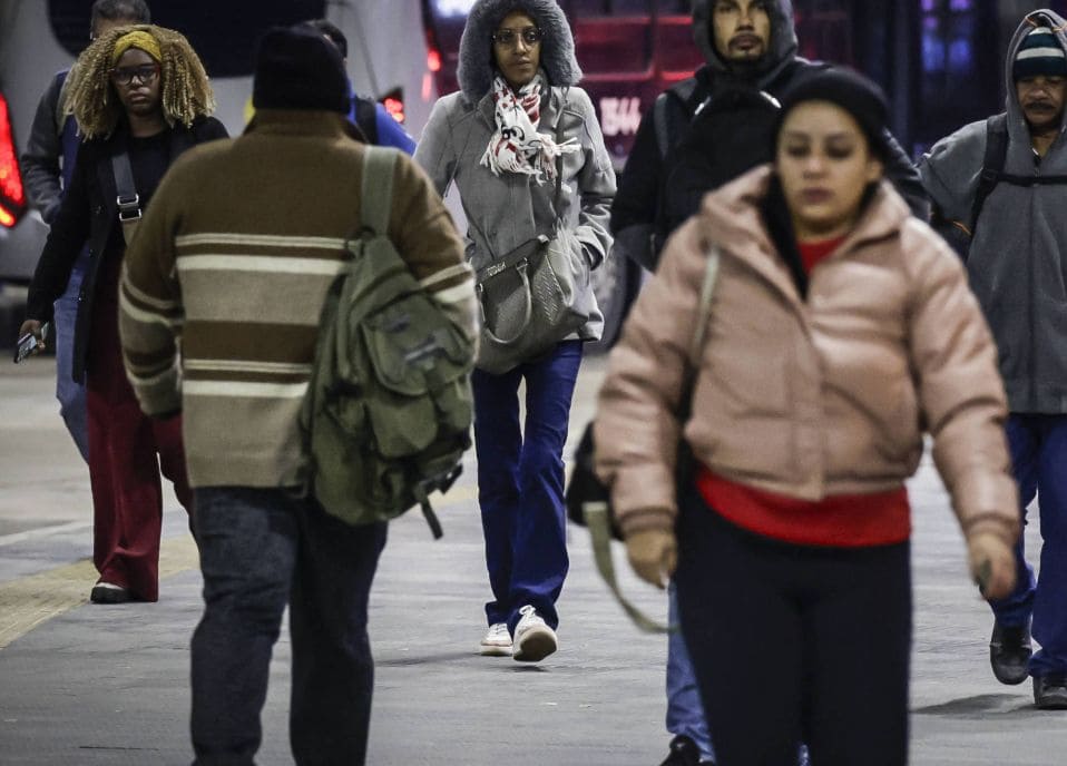 Frente fria chega à região e deve derrubar temperaturas no fim de semana