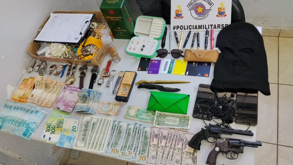 Roubo milionário termina com quatro presos e recuperação de joias e relógios