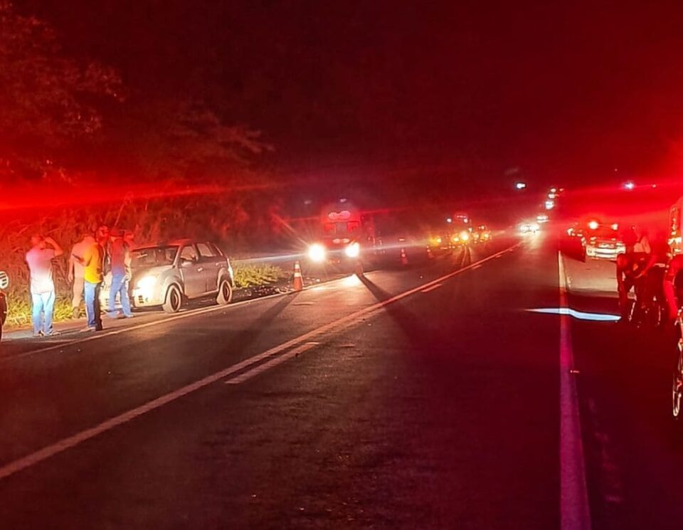 Motociclista de 40 anos morre em colisão frontal na SP-272, em Tarabai