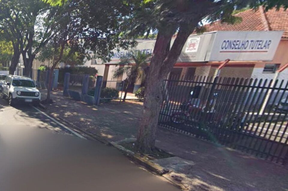 Mulher invade Conselho Tutelar e ameaça funcionários após audiência em Prudente