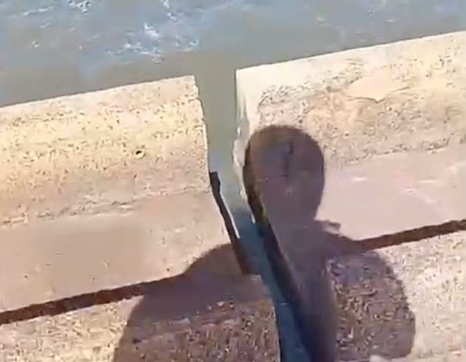 Alerta na divisa: vídeo mostra aberturas em ponte sobre o Rio Paranapanema