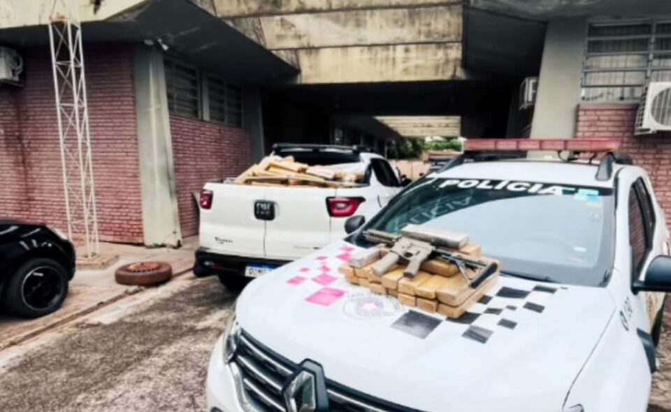 Fuga termina com apreensão de carga de maconha e fuzil em Teodoro Sampaio
