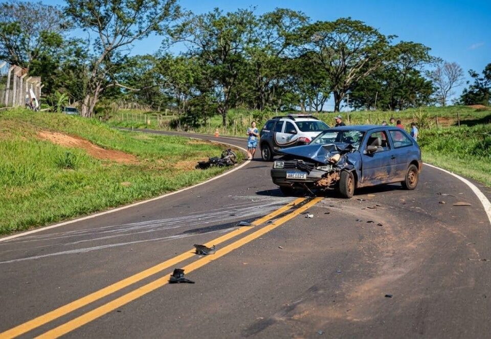 Motociclista de 31 anos morre após colisão frontal com carro em rodovia de Tarabai