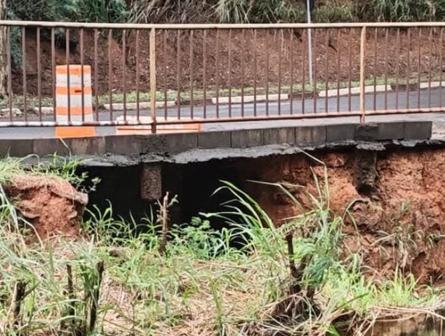 Prefeitura descarta risco de desabamento e monitora ponte da Salim Farah Maluf